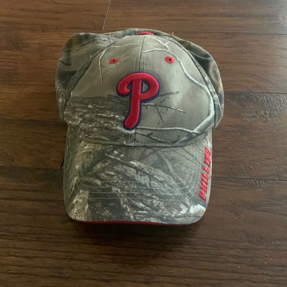 Camo Phillies hat